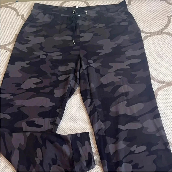 Soma WKND Soft Brushed Terry Jogger, black gray camo size XS - Picture 5 of 14